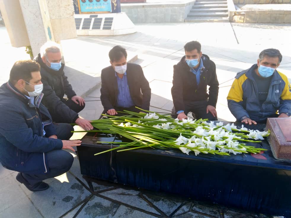 تجدید میثاق مدیرعامل شرکت توزیع نیروی برق استان همدان با شهدا در اولین روز کاری