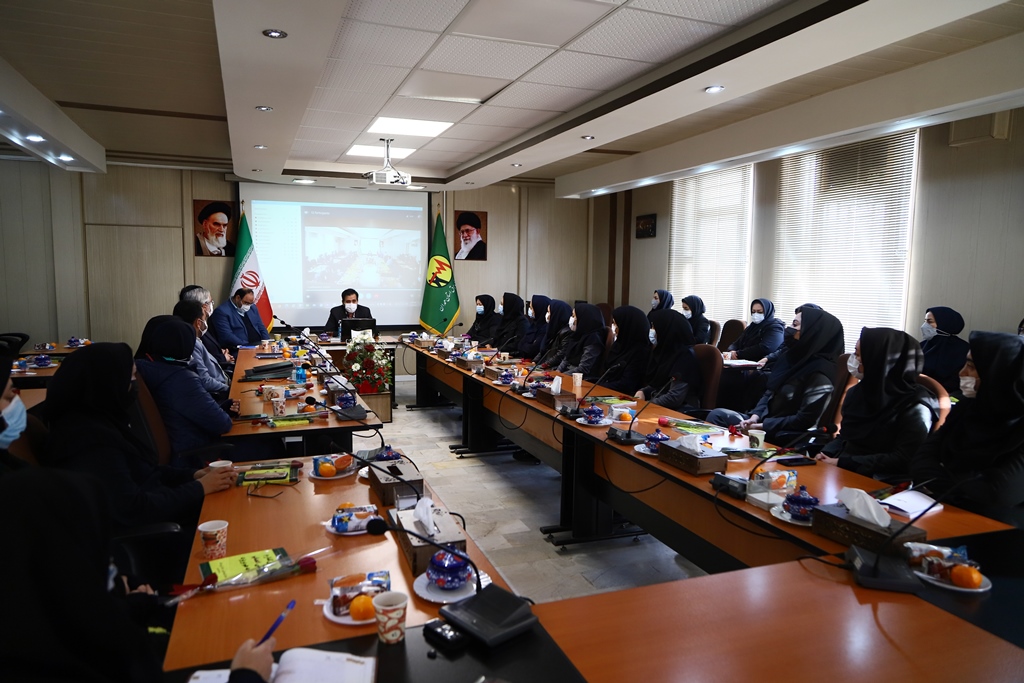 باید با پیروی از سیره معصومین (ع) خدمتگزاران خوبی برای مردم باشیم