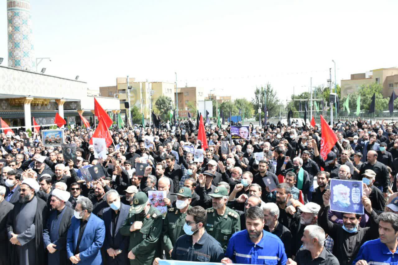 حضور کارکنان شرکت توزیع برق استان همدان در تجمع مردمی محکومیت فتنه و توهین به شهدای مدافع حرم