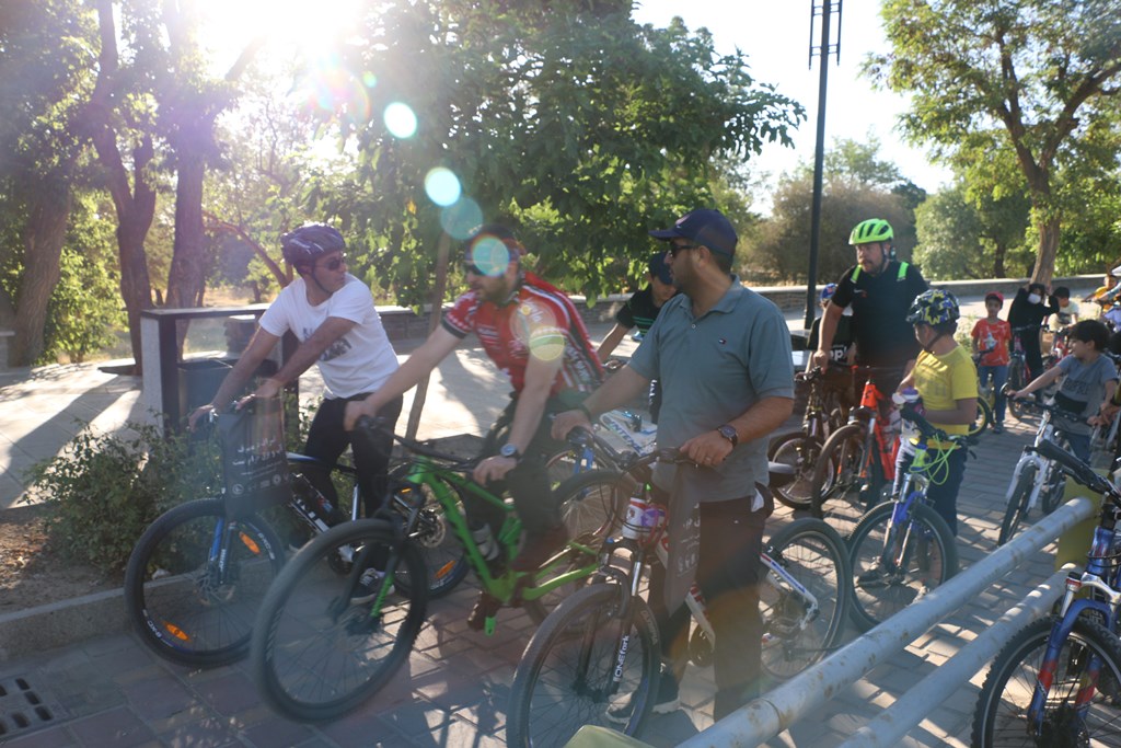 برگزاری همایش پیاده‌روی خانوادگی و دوچرخه‌سواری کارکنان صنعت آب و برق استان همدان