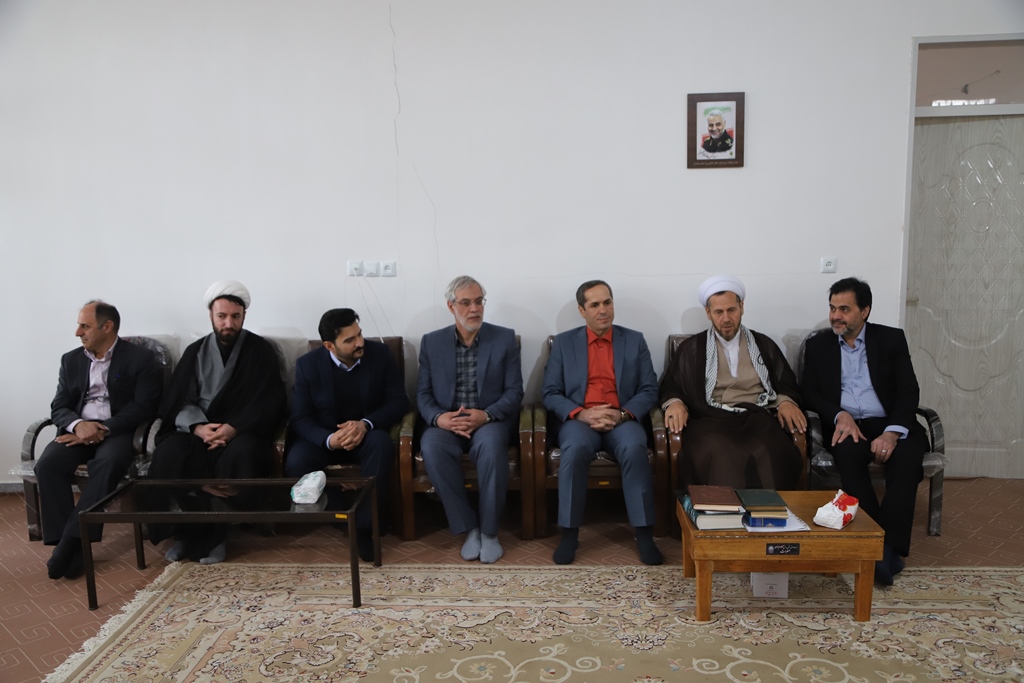 نقش ائمه جمعه در آگاه‌سازی مردم و فرهنگ‌سازی مدیریت مصرف اثر بخش است