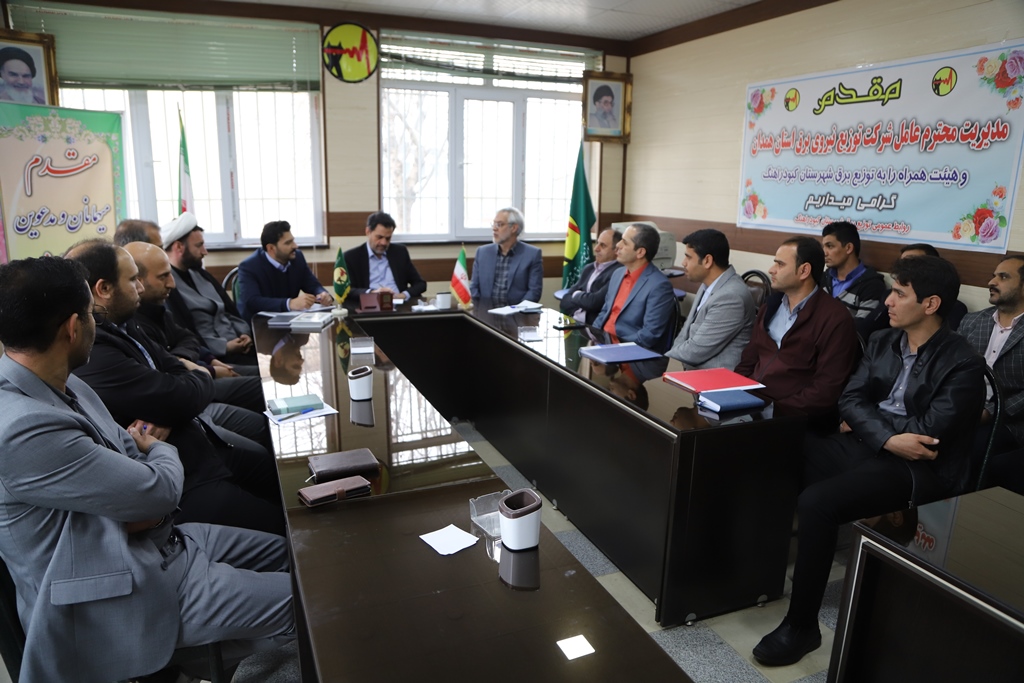 اپلیکیشن «برق من» بزرگ‌ترین بستر ارتباط شرکت توزیع برق با مشتریان/ خدمت‌‌رسانی بی‌وقفه کارکنان شرکت برق در تأمین آب شرب مردم همدان