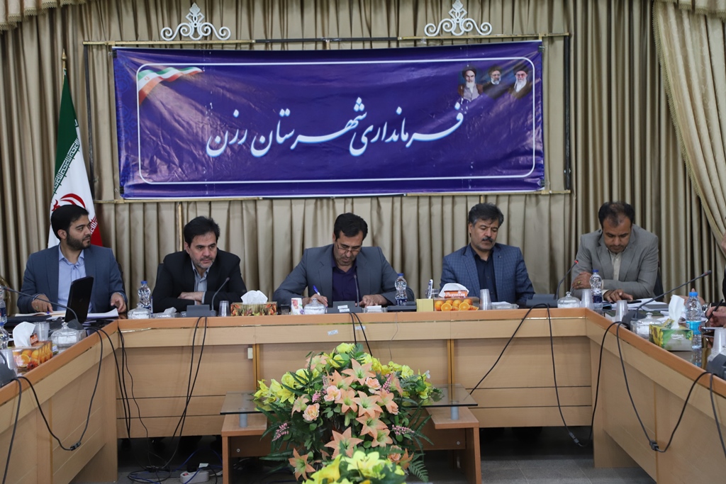 تجهیز 7 نقطه شبکه برق شهرستان رزن به کلید کنترل از راه دور