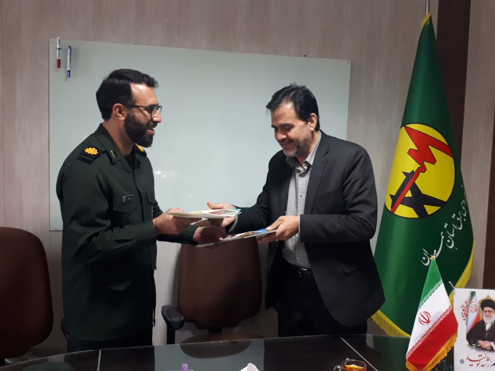 انعقاد تفاهمنامه همکاری بین سازمان بسیج ادارات و شرکت توزیع نیروی برق استان همدان
