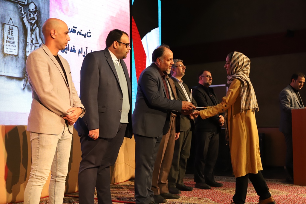 آیین اختتامیه نخستین جشنواره ملی کاریکاتور مصرف بهینه برق در همدان برگزار شد