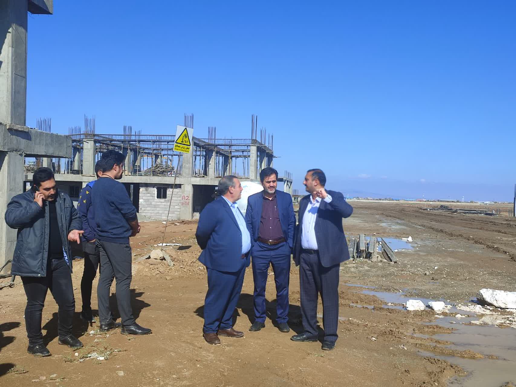 تأمین زیرساخت‌های لازم و تجهیزات برقی به‌روز در شهرک پرواز همدان